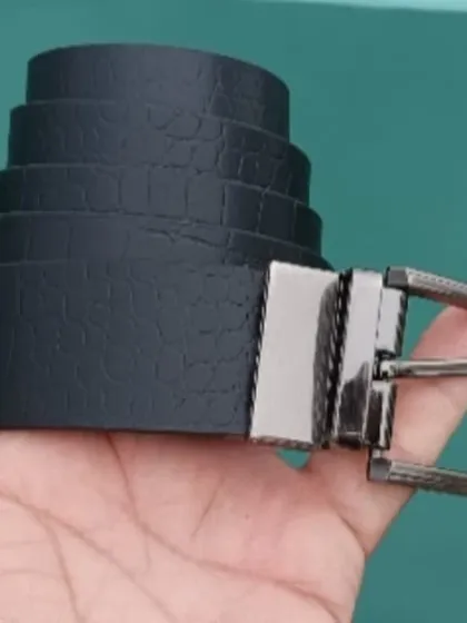 The black reversible leather belt, a versatile accessory for any wardrobe.