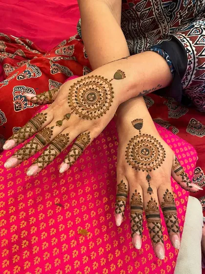 A chic mandala design for the back of the hands. This is a popular choice for bridesmaids and guests who want something stylish.