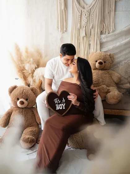A fun gender reveal in our boho set. The teddy bears and "It's a Boy" sign add such a cute and personal touch.