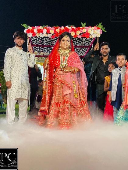 Combining tradition with modern effects, this bride enters under a Phoolon ki Chadar through a cloud of low-lying fog. I manage these elements to create a unique and ethereal atmosphere.