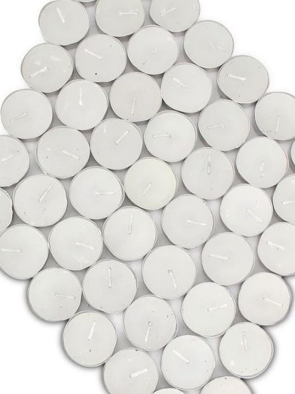 A close-up overhead shot of the neatly arranged tealights, highlighting the consistency and quality of each candle in the pack.