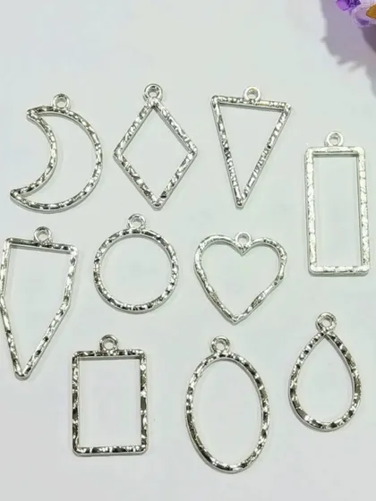 For those who prefer a vintage look, we also offer our textured bezels in a classic silver finish. The pack includes 10 different geometric and organic shapes to inspire your creativity.
