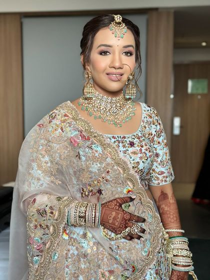 Modern Pastel & White Bridal Looks photo 32