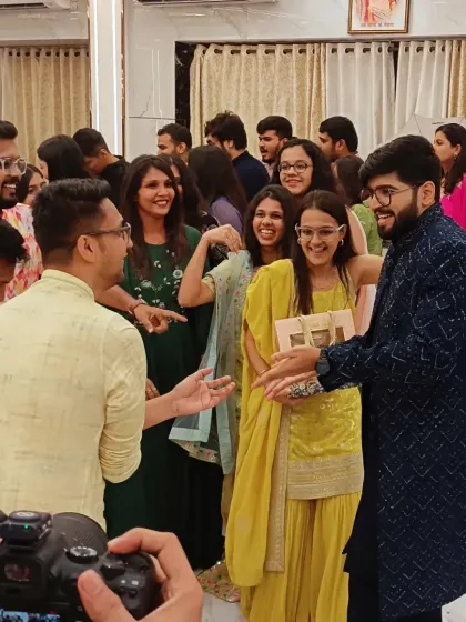 Getting the friends involved in some interactive fun during the engagement.