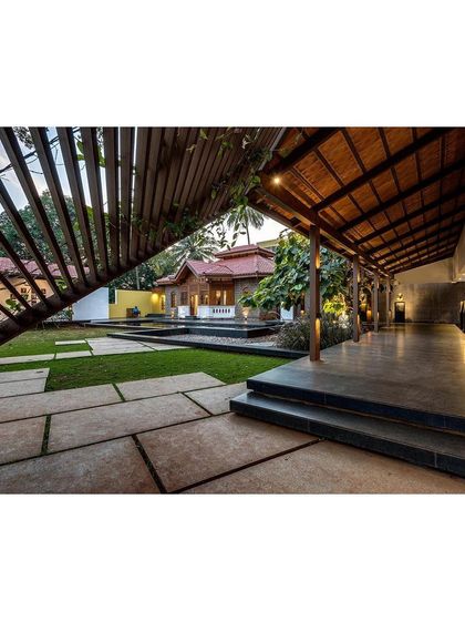 The landscape design for the museum uses pathways and pavilions to guide visitors. A timber screen with climbing plants provides a soft, natural edge to one of the new structures.