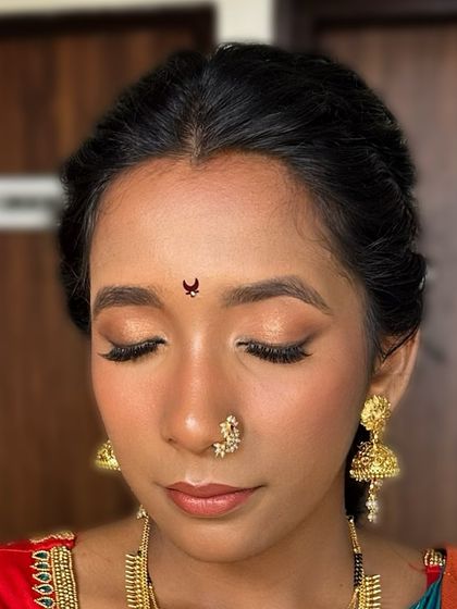 For this Maharashtrian bride, I created a minimal glam look with a flawless base and soft, shimmering eyes. The look is designed to enhance her natural beauty while honoring the traditional elements like the bindi and nath.