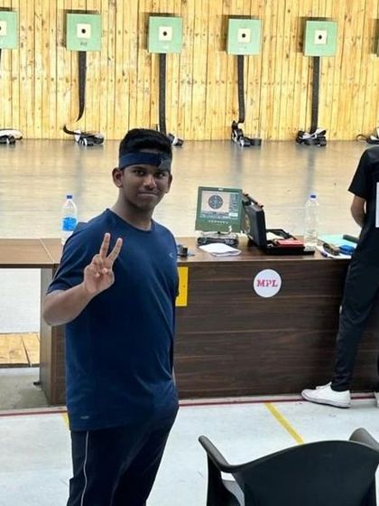 Darren flashes a victory sign after his excellent performance at the nationals.