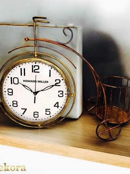 Perfect for a desk or shelf, this vintage-style tricycle clock is not just a timepiece but also a charming decorative object with a small basket for storage.