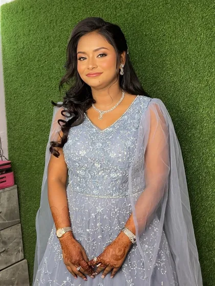 A full view of this beautiful, natural makeup look. The client looks comfortable and confident in her skin, ready for her special occasion.