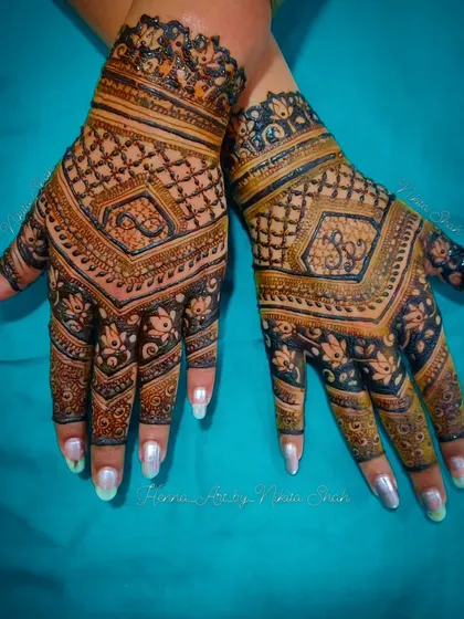 A beautiful design for a Goddhana or Roka ceremony. The patterns are dense and traditional, perfect for a bride who wants a classic and full look for her first pre-wedding function.