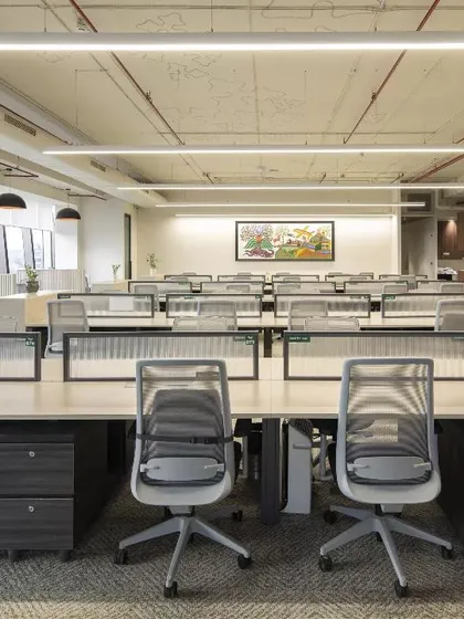 The open workstation area at the Carlsberg head office. The design prioritizes a clean, organized, and collaborative environment, with ample space and light for all employees.
