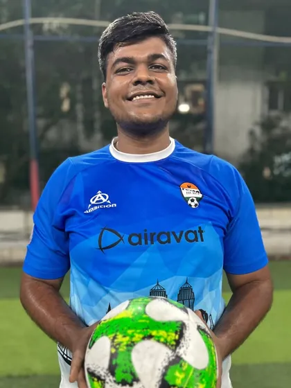 A smiling player from our working professionals batch. The positive and encouraging atmosphere is a key part of the Feugo experience.