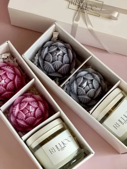 A flawless gift set for intimate gatherings. This box includes two lotus-shaped candles and a monochromatic jar candle, all for just ₹499. Perfect for a friend's birthday.