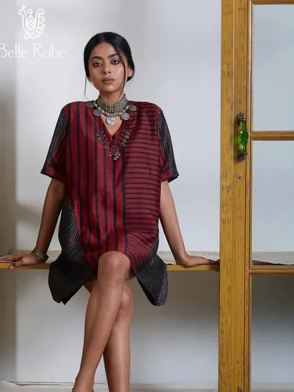 A striking look for Belle Robe, where the makeup is kept natural to balance the bold striped tunic and statement silver necklace. The focus is on clean skin and defined brows.