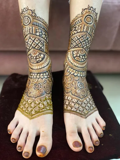 Another view of the completed foot design, showing the beautiful contrast between the fresh henna and the skin.