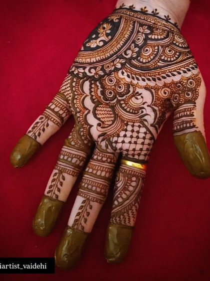Minimalist & Party Mehendi photo 9