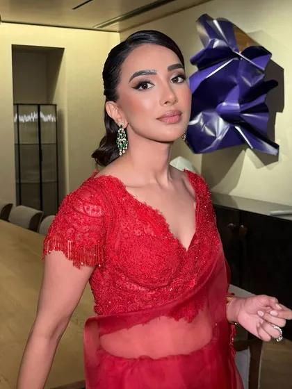 A close-up on Nayana's flawless makeup. The defined brows and bold lips are the stars of this glamorous evening look.