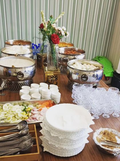 Even in a compact space, I can create a full buffet experience. This setup for 70 guests includes main courses, salads, breads, and desserts, all professionally arranged.
