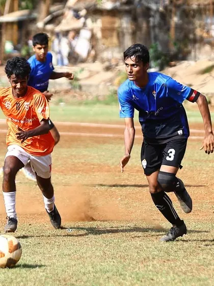 A Feugo player tracks back to defend during a competitive league game.