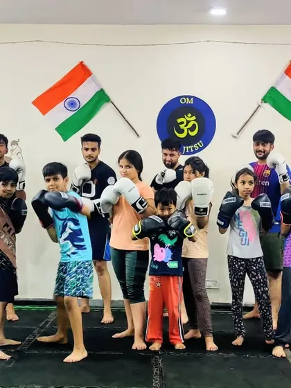 Another great group from our Muay Thai class. Everyone is ready to work hard and learn.