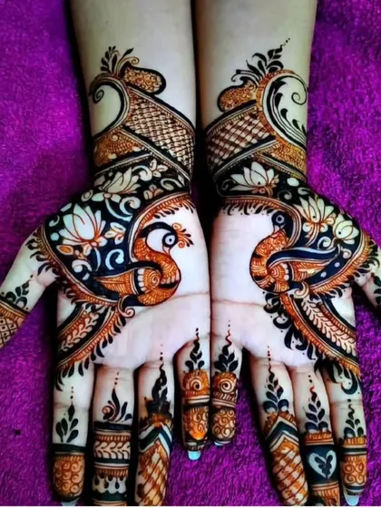 This elegant design shows how beautiful a simpler style can be. The graceful peacocks on the back of the hands create a flowing pattern, perfect for a party or as a wedding guest.