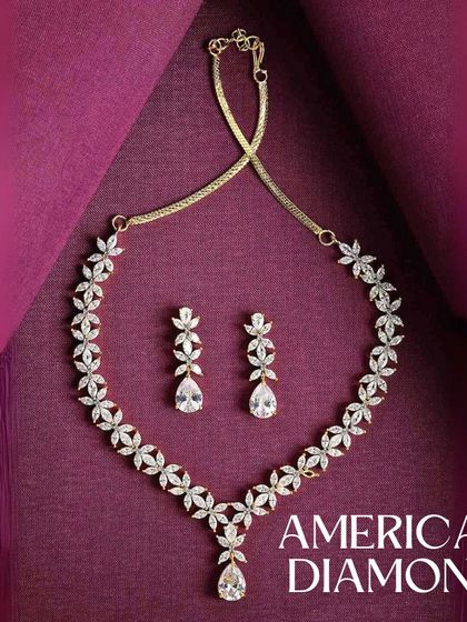 For a delicate and sparkling look, choose our American Diamond sets. This floral-designed necklace with matching drop earrings is perfect for a bridesmaid or for a pre-wedding event.