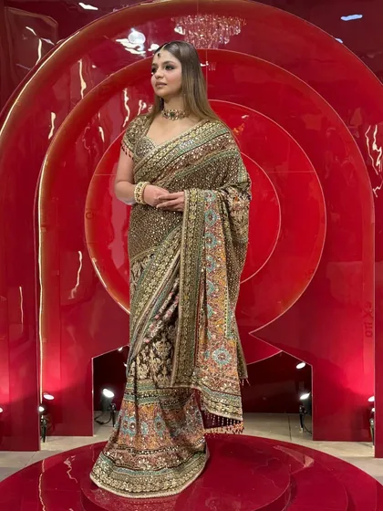 Get this royal saree in your wardrobe. The beautiful drape and detailed border make it a truly special piece for any grand occasion.
