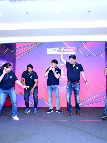 Another fun performance on stage. I spare no effort in making celebrations truly memorable.