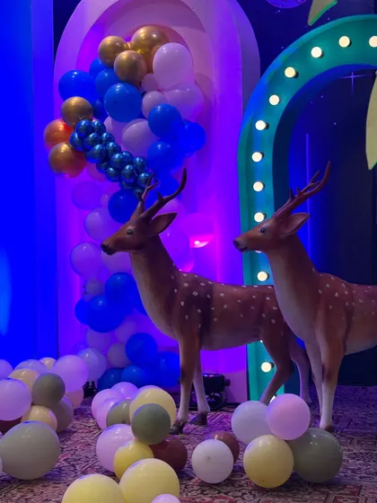 A closer look at the deer props and balloon arrangements, highlighting the different elements that come together to create the custom theme.