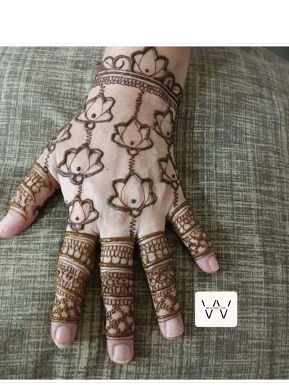 A delicate design with hanging lotus motifs.