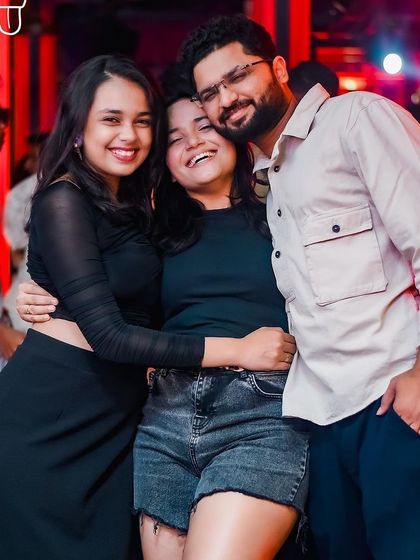 A happy trio of friends enjoying a Bolly-Fixx night.