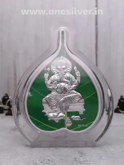Yeh Ganesha ka ek aur paan ke patte wala frame hai, jo hamare naye arrivals mein se ek hai.