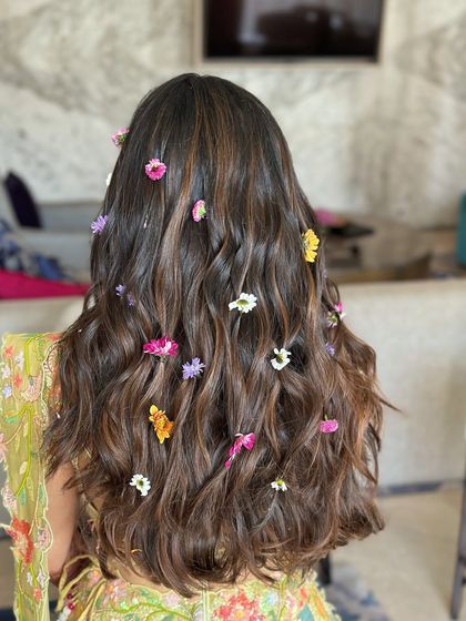 This style is playful, vibrant, and perfect for a fun-filled wedding celebration.