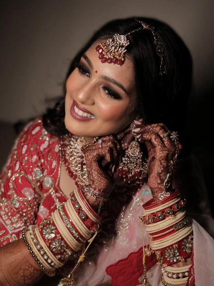 A close-up of the Marwari bride's glowing makeup and intricate jewelry. The look is both traditional and radiant, perfect for her Phera ceremony.