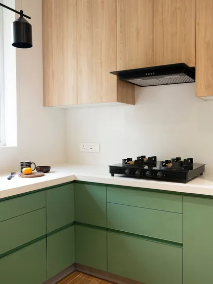 A simple yet striking combination of sage green lower cabinets and light wood uppers. This two-tone approach creates a modern and balanced look, while the handleless design maintains clean lines for a minimalist feel.