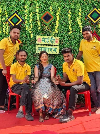 The whole team with the bride, ready for her mehndi ceremony. We bring the celebration to your doorstep.