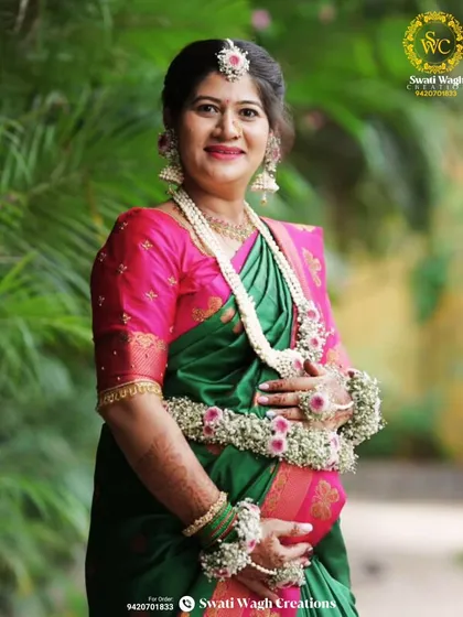 A close-up of the happy mom-to-be. The kamarband and hathphool are designed to be comfortable and highlight the baby bump beautifully.
