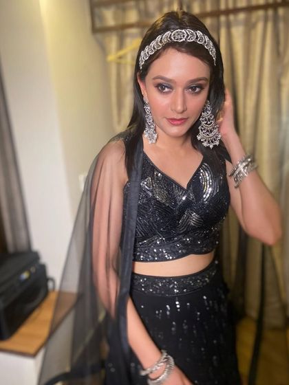 Party makeup for this beautiful bridesmaid. The smokey eyes are the star of the show, complemented by a sheeshpatti and a sleek black lehenga.