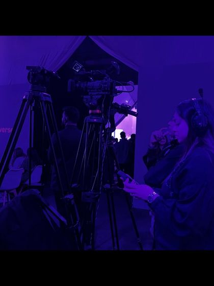 Our show caller observing the event from behind the camera line at Amazon Beautyverse. We maintain a comprehensive view of the entire event.