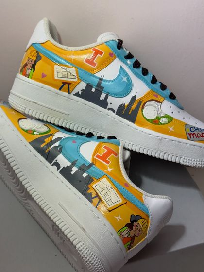 The other side of the "Bangalore meets Chicago" custom, featuring the Chicago skyline and other personal symbols.