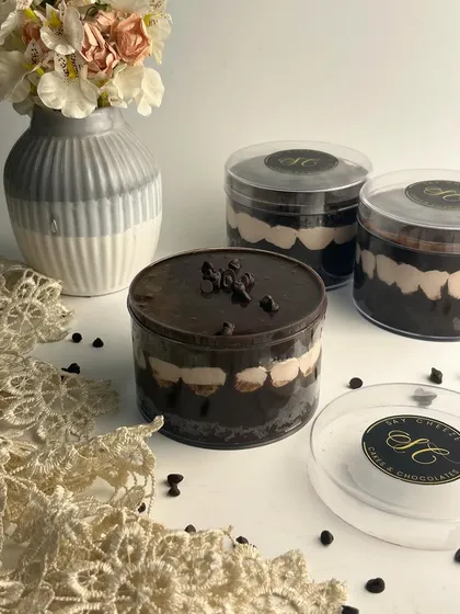 For moments when you need a personal treat or a thoughtful gift, I created these dessert tubs. This is my Chocolate Truffle tub, layered with rich cake, mousse, and ganache, ready to be enjoyed anytime.