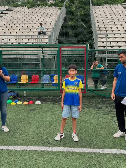 A young player from the Xcelerate program during a one-on-one interaction with the experts.
