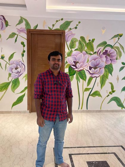 I was thrilled to work on this collaboration, blending my client's vision with my skills. The result is this beautiful wall of natural, soft-painted florals with delicate gold foil foliage accents.