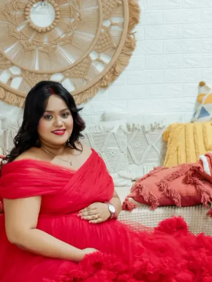 Our boho-chic setup is perfect for a warm, relaxed, and stylish shoot. It features a mix of textures like macrame, pampas grass, and cozy pillows.