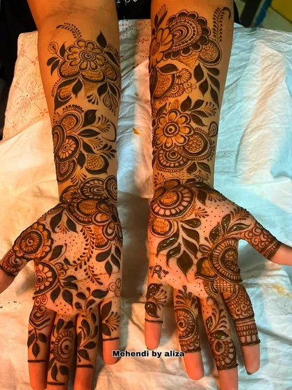 A simple and beautiful floral design that embraces the beauty of simplicity.