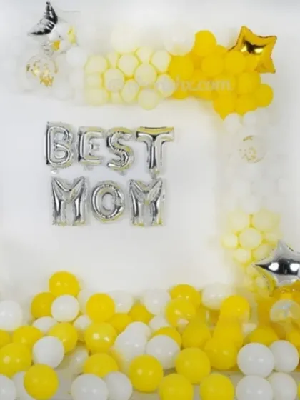 A simple and sweet 'Best Mom' decoration for Mother's Day with yellow and white balloons.