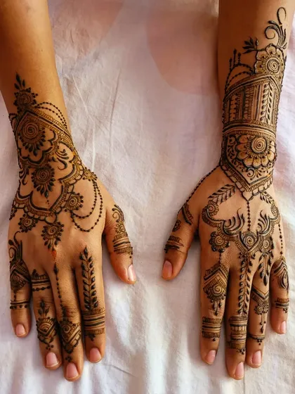 An elegant design I did for my sister for Ganpati. The asymmetrical patterns are inspired by the beautiful work of Gopi Henna.