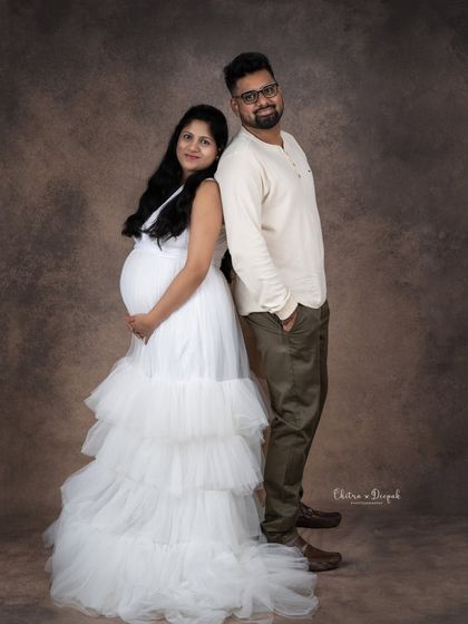 A relaxed and happy back-to-back pose. This is a great way to get a stylish yet comfortable shot together.