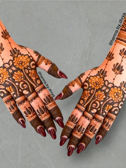 Elegant Back Hand & Minimalist Art photo 55