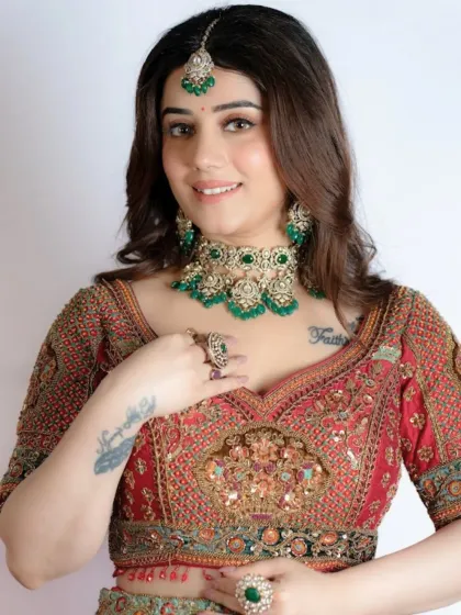 A close-up of the cover look, showing the bride's beautiful smile and the details of her emerald jewelry. The makeup is clean and fresh, enhancing her natural features.